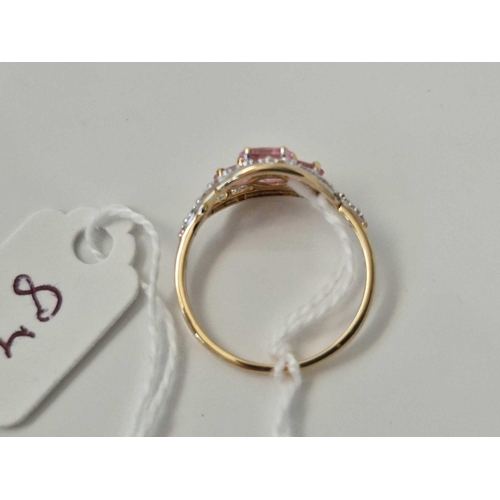 87 - A pink sapphire dress ring 9ct size O