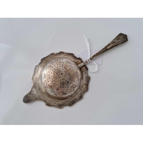 882 - A tea strainer shaped circular with handle, 6.5