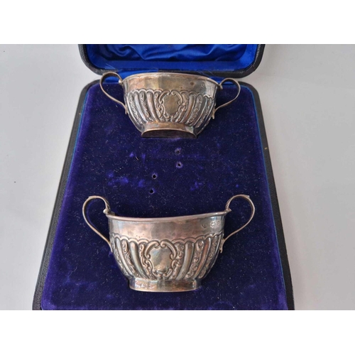 891 - A boxed pair of Victorian two handled salts, half fluted, Birmingham 1899, 66g