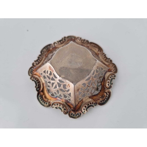 896 - A sweet dish with pierced sides scroll border, Chester 1908