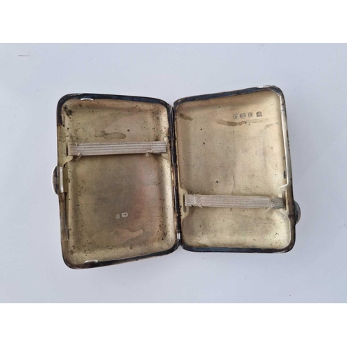 911 - A cigarette case engraved with scrolls, 3 1/4