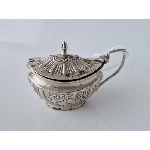 920 - An oval Victorian half fluted mustard pot with blue BGL, Chester 1897, 42g