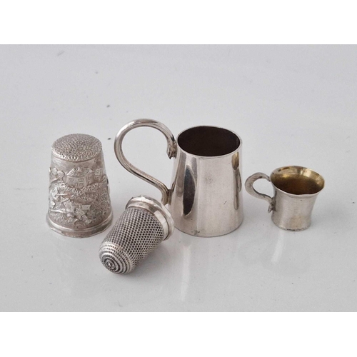 940 - A miniature tankard, a mug and two thimbles, some unmarked