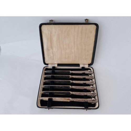 952 - Box Set of Six Decorative Silver Handle Tea Knives