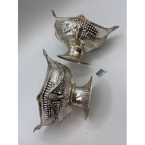 999 - A good pair of Victorian boat shaped pierced and embossed dishes, 6.5 inches long, 355 g