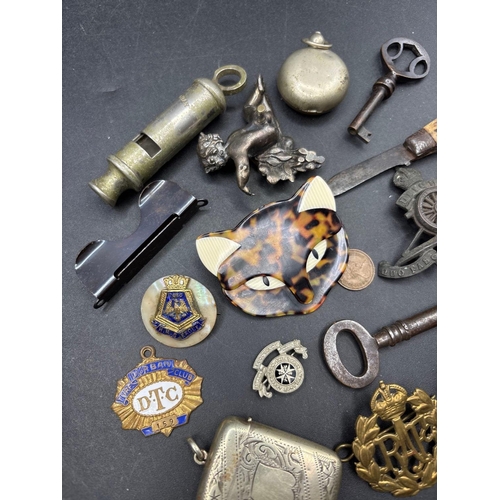 14 - A bag of assorted costume jewellery etc.
