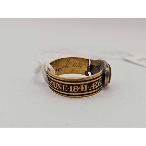 23 - A GEORGE III MOURNING RING 22CT GOLD AF SIZE K 3.7 GMS