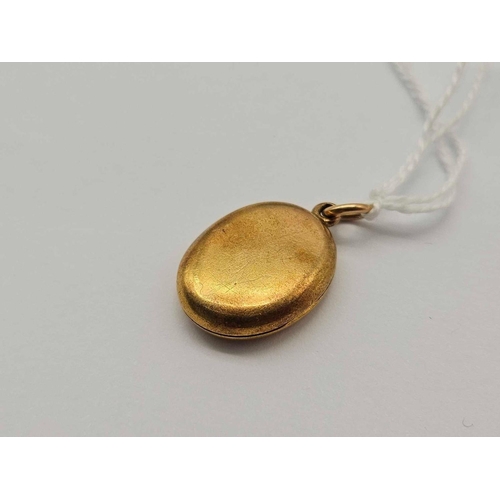 25 - A ANTIQUE PLAIN PENDANT LOCKET 15CT GOLD 4.9 GMS