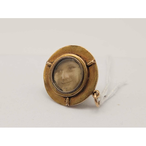 30 - A VICTORIAN PENDANT LOCKET WITH STAR 18CT GOLD 6.2 GMS