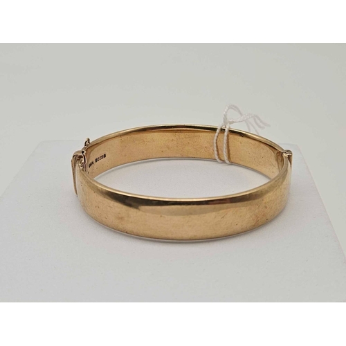 32 - A GOOD HINGED BANGLE 9CT 27 GMS