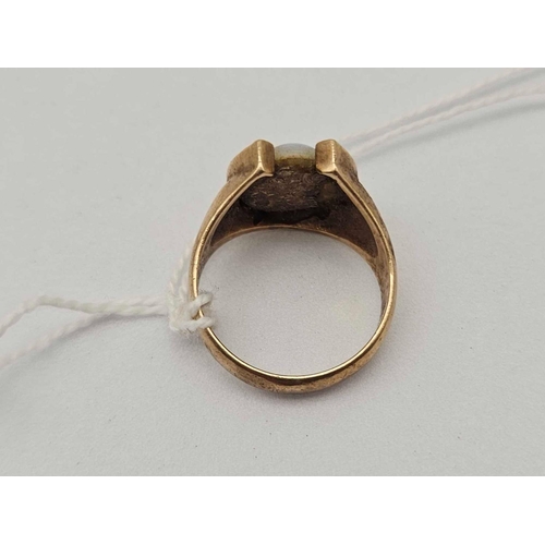 34 - A horse shoe ring with opal and garnets 9ct size P 6.3 gms