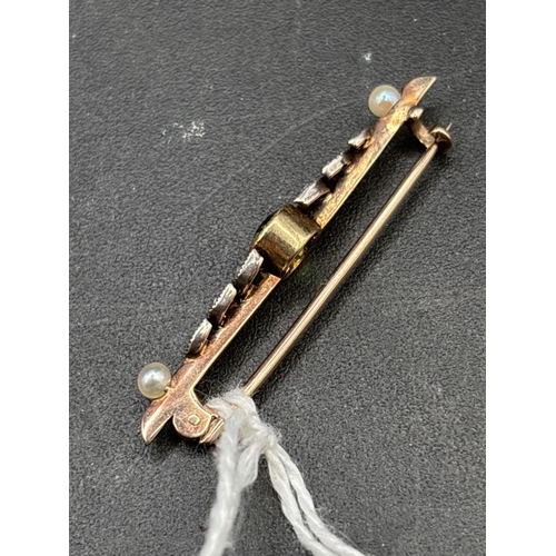 41 - Antique Edwardian gold bar brooch set with rose diamonds, pearls and a central peridot, design regis... 