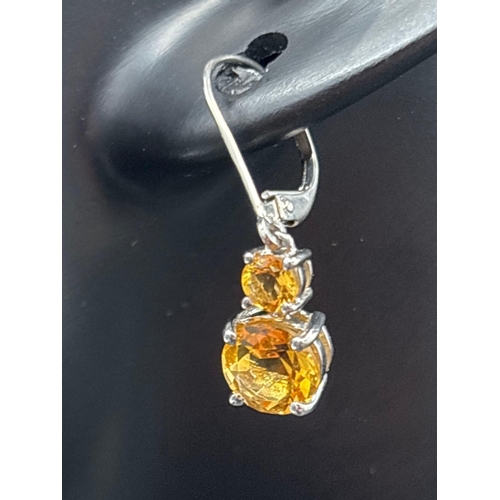 105 - White gold and citrine drop ear-rings 9ct 2.5g