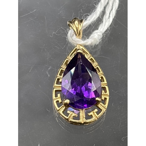 109 - Amethyst teardrop pendant 9ct 2.3cm
