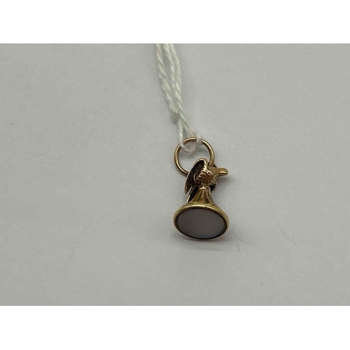 18 - A 19th century seal fob with bird top 18ct 2.1g