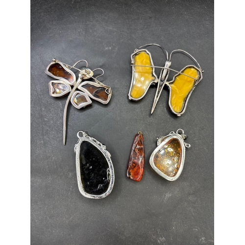 36 - A bag of assorted amber jewellery items