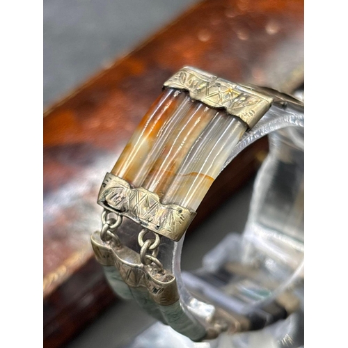 37 - An attractive silver and agate bracelet 7 inch boxed