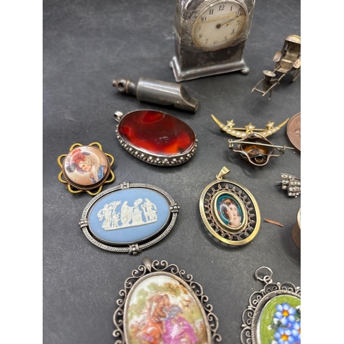 39 - A bag of assorted costume and other items