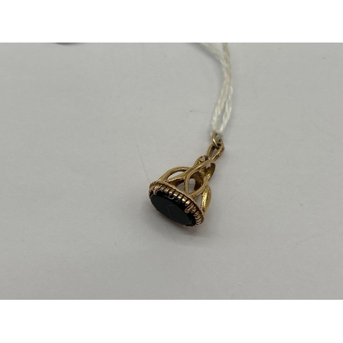 45 - An onyx seal fob 9ct 3.5g