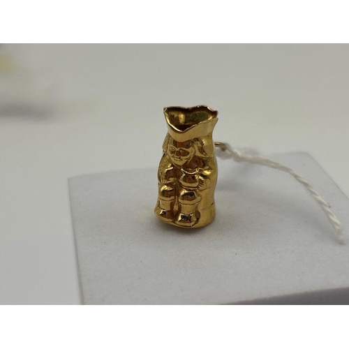 47 - A Toby jug charm 9ct 2.0g