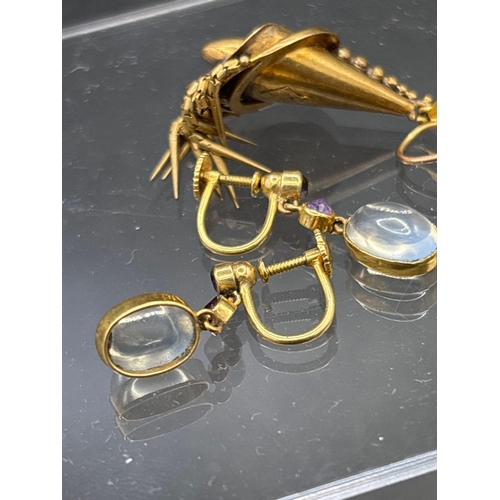 8 - A pair of moonstone ear-rings and another pair 3.4g