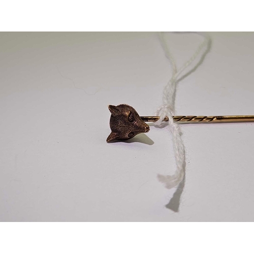 81 - A fox-head stick pin 15ct gold 3.4g