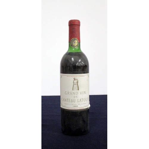 905 - 1 bt Ch. Latour 1966 Pauillac, 1er Cru Classé  us, bs, vsl torn label