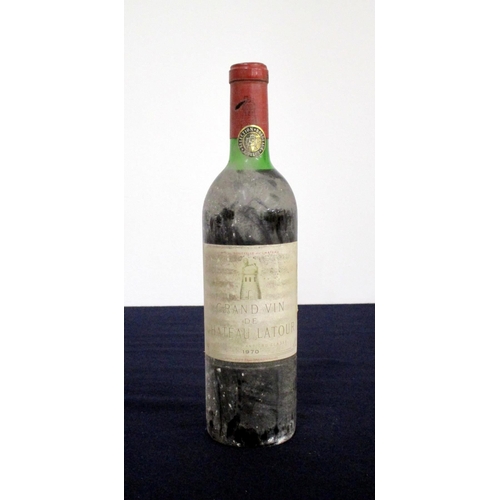 906 - 1 bt Ch. Latour 1970 Pauillac, 1er Cru Classé  us, bs, vsl damage to edge of capsule