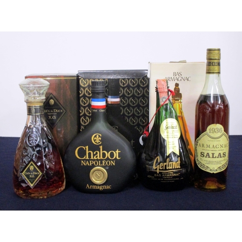 207 - 1 70-cl bt Clés Des Ducs X. O. Armagnac 40% oc 1 70-cl bt Chabot Napoléon Armagnac oc 1 70-cl Gerlan... 