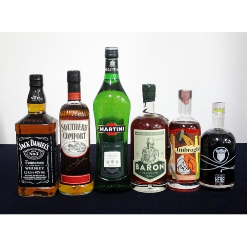 686 - 1 litre bt Jack Daniels 40% 1 70-cl bt Southern Comfort 35% 1 litre bt Martini Extra Dry 15% 1 70-cl... 