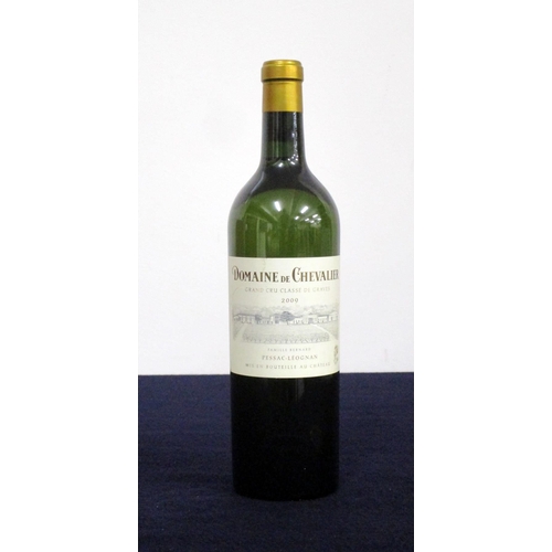 705 - 1 bt Dom de Chevalier Blanc 2009 Pessac-Léognan Grand Cru Classé de Graves i.n, vsl stl