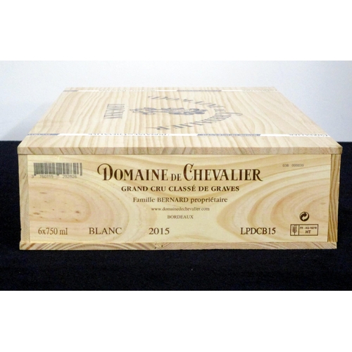 807 - 6 bts Dom de Chevalier Blanc 2015 owc  Pessac-Léognan