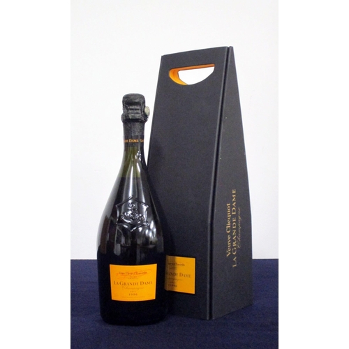 603 - 1 bt Veuve Clicquot La Grande Dame 1996 oc in presentation carry case