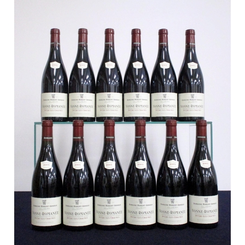 143 - 12 bts Vosne-Romanée 1er Cru Les Chaumes 2005 oc- sl damaged Dom Robert Arnoux 1 hf/i.n, 10 i.n, 1 v... 