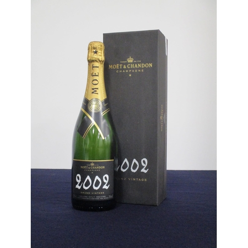 209 - 1 bt Moët et Chandon Grand Vintage Champagne 2002 in presentation case