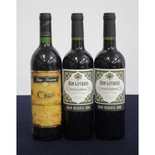 215 - 1 bt Señorio de Los Llanos Valdepeñas Gran Reserva 1996 vts 2 bts Don Lotario Navarra Gran Reserva 2... 