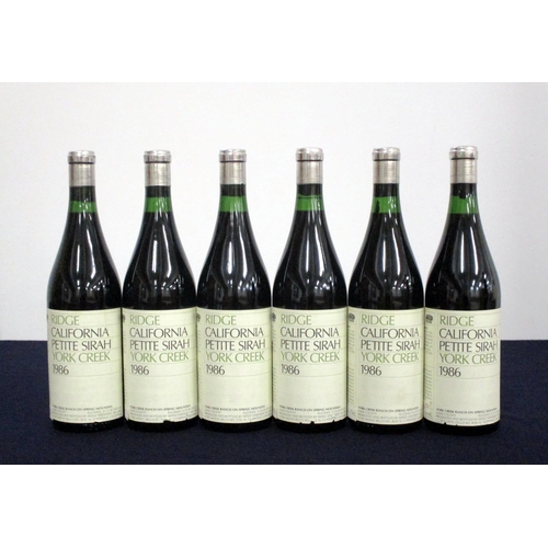 50 - 6 bts Ridge York Creek Petite Sirah 1986 5 i.n, 1 vts, sl ntl (base)