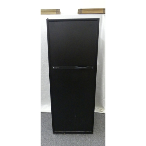 1102 - 1 Eurocave Classic 1 Temp V283, 3 sliding and 3 fixed shelves, Black Solid Door, with black handle, ... 