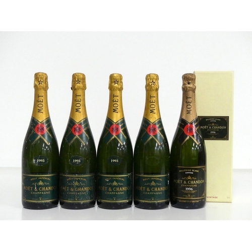 172 - 3 bts Moët et Chandon Brut Imperial 1993 bs, sl cdl 1 bt Moët et Chandon Brut Imperial  Vintage Unkn... 