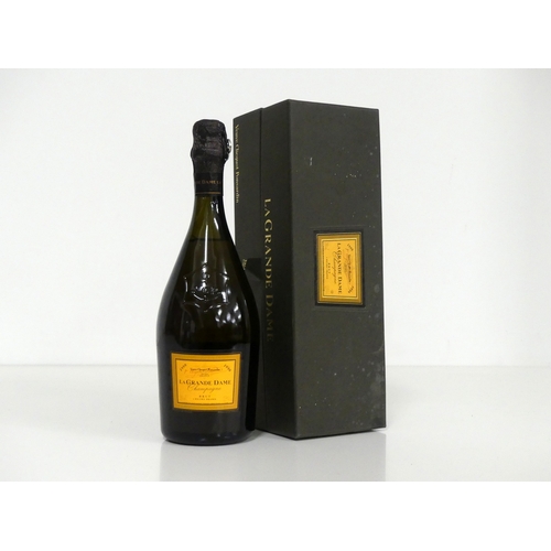62 - 1 bt Veuve Clicquot La Grande Dame 1990 in presentation case (vsl damp stained)