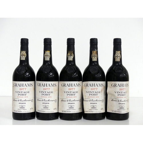 91 - 5 bts Grahams 1977 Vintage Port 3 base of neck, 2 i.n, vsl stl, sl loose labels