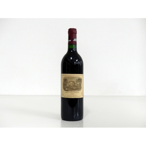 762 - 1 bt Ch. Lafite Rothschild 1988 Pauillac, 1er Cru Classé  i.n, vsl stl