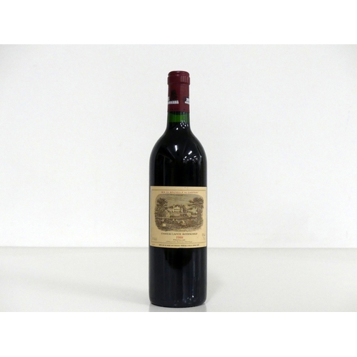 763 - 1 bt Ch. Lafite Rothschild 1988 Pauillac, 1er Cru Classé  i.n, vsl stl