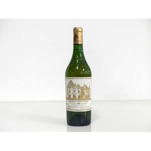 822 - 1 bt Ch. Haut Brion (Blanc) 1992 Pessac (Graves), 1er Cru Classé i.n