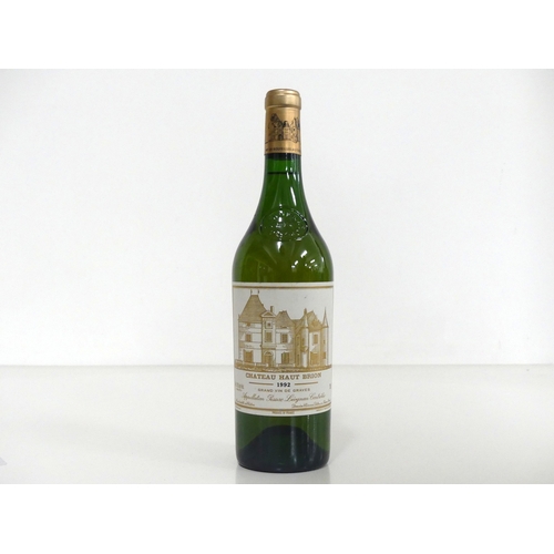 823 - 1 bt Ch. Haut Brion (Blanc) 1992 Pessac (Graves), 1er Cru Classé i.n