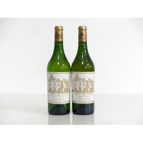 420 - 2 bts Ch. Haut-Brion (Blanc) 1994 Pessac (Graves), 1er Cru Classé i.n