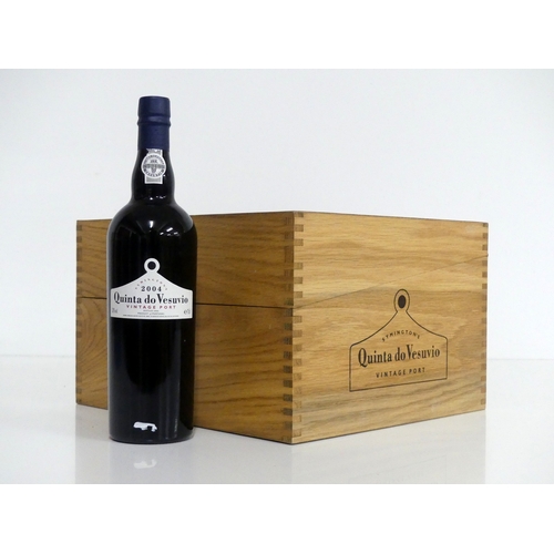 64 - 6 bts Quinta do Vesuvio Vintage Port 2004 polished wood presentation case with original cardboard ca... 