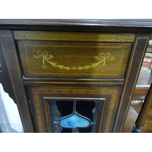 1186 - Late Victorian/early Edwardian glazed display cabinet with multi-mirror panel back above the assorte... 