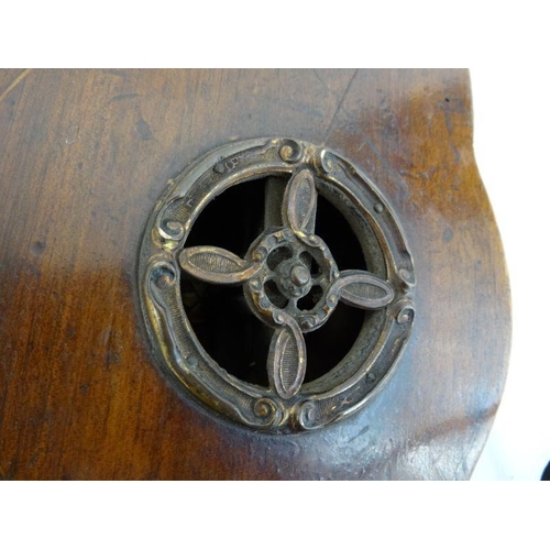 252 - French mahogany and brass-finish metal mounted mechanical bellows having baluster turned handle, win... 