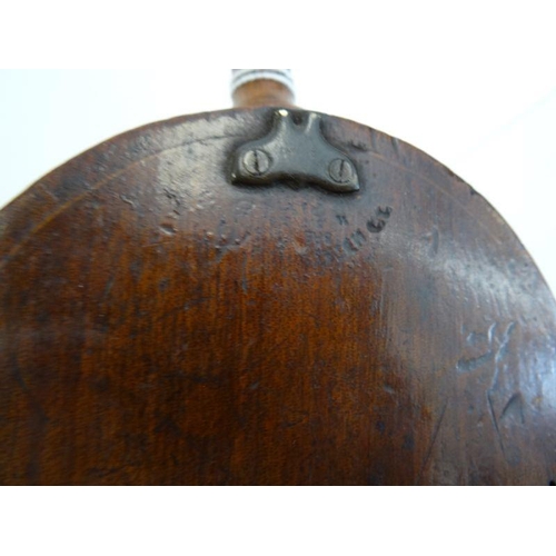 252 - French mahogany and brass-finish metal mounted mechanical bellows having baluster turned handle, win... 